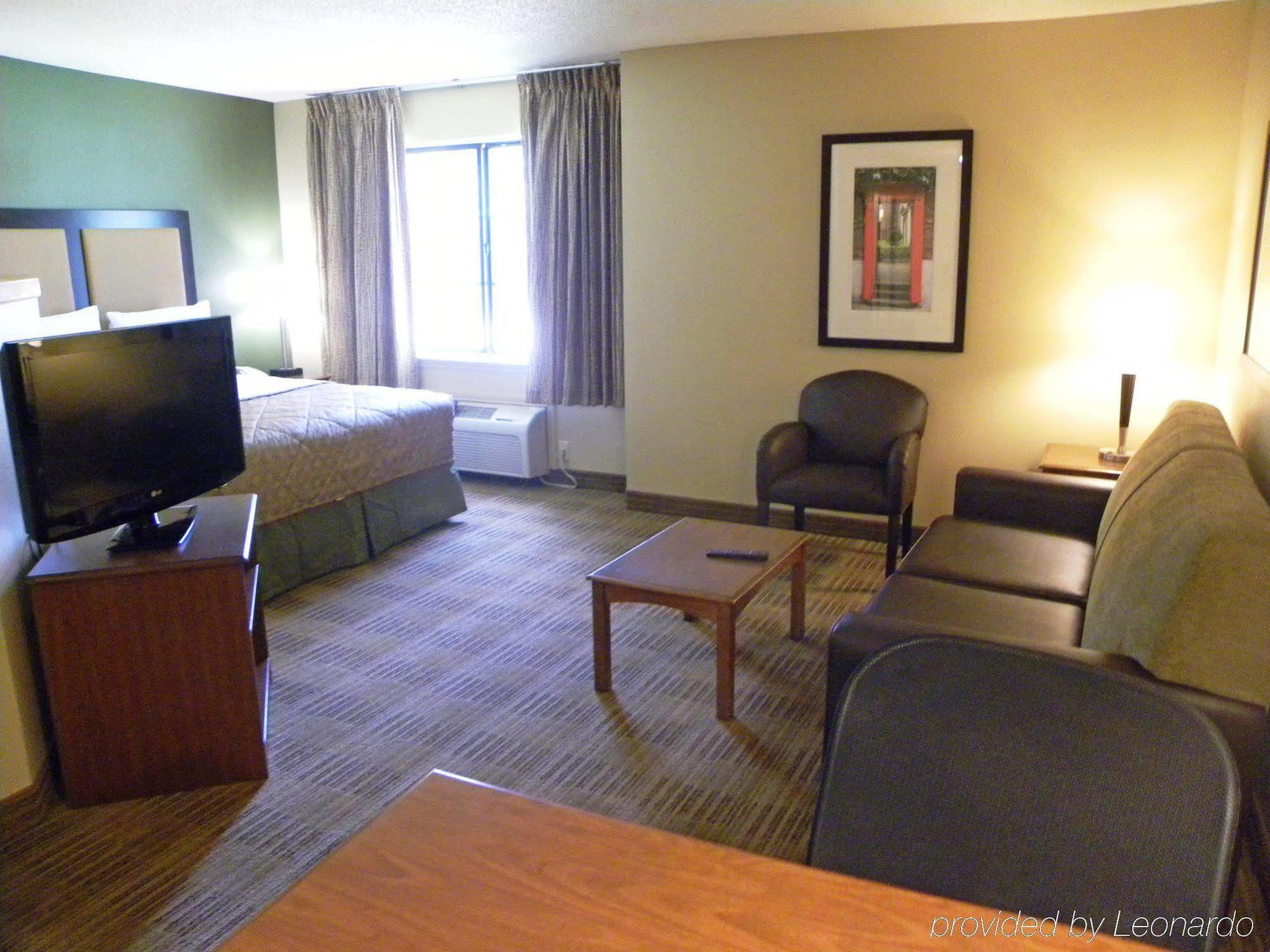 Hotel Suburban North I-45