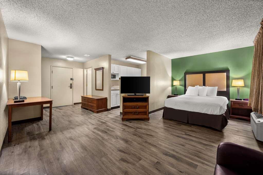 Hotel Suburban North I-45 2*